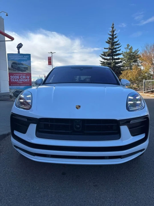 2023 Porsche Macan - Image 2 of 5
