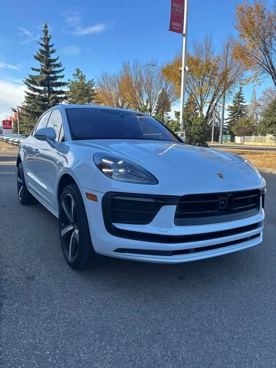 2023 Porsche Macan - Image 3 of 5
