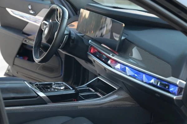 2023 BMW G70 7 Series - Image 5 of 21