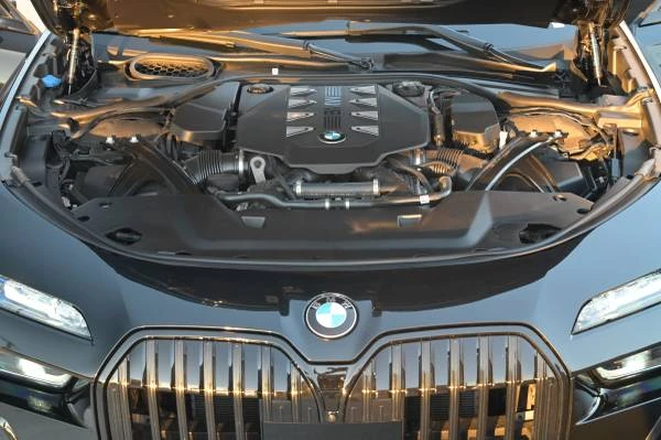 2023 BMW G70 7 Series - Image 2 of 21