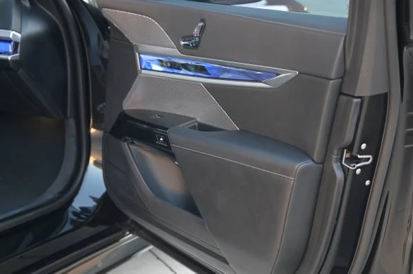 2023 BMW G70 7 Series - Image 14 of 21