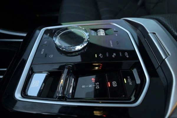 2023 BMW G70 7 Series - Image 18 of 21