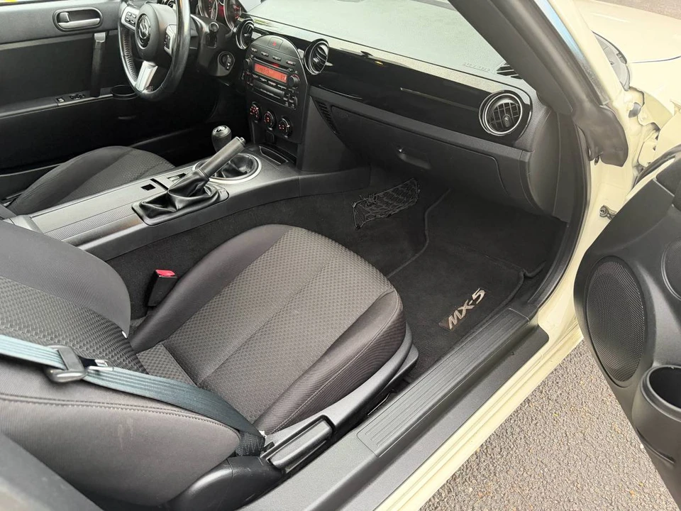 2006 Mazda NC MX-5 Miata - Image 9 of 17