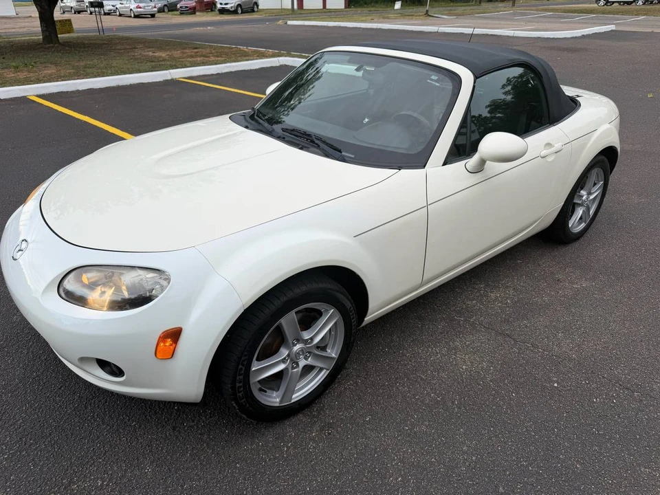 2006 Mazda NC MX-5 Miata - Image 2 of 17