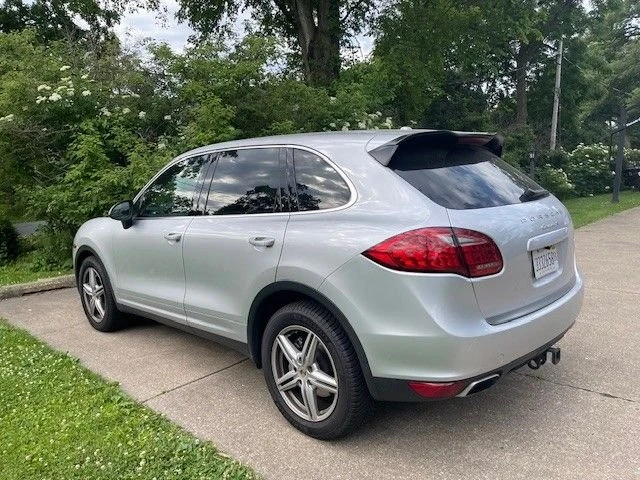 2011 Porsche 958 Cayenne S - Image 3 of 9