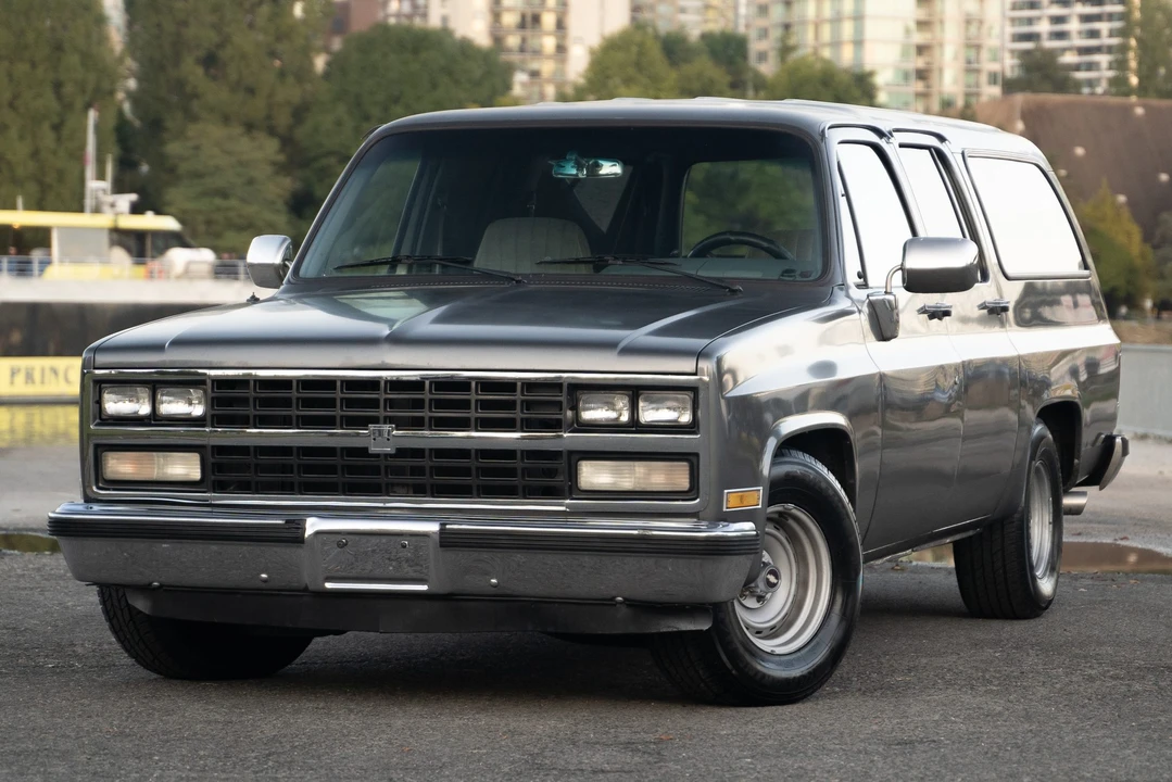 1989 GMC Suburban 7th Gen - Image 3 of 31