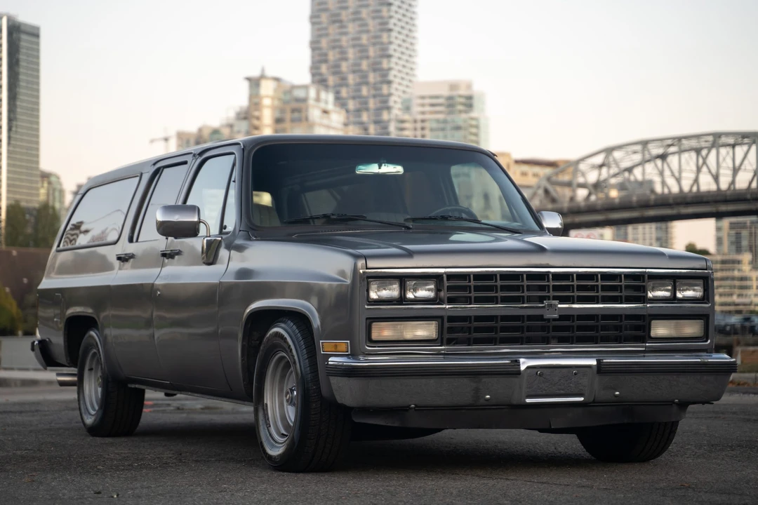 1989 GMC Suburban 7th Gen - Image 24 of 31