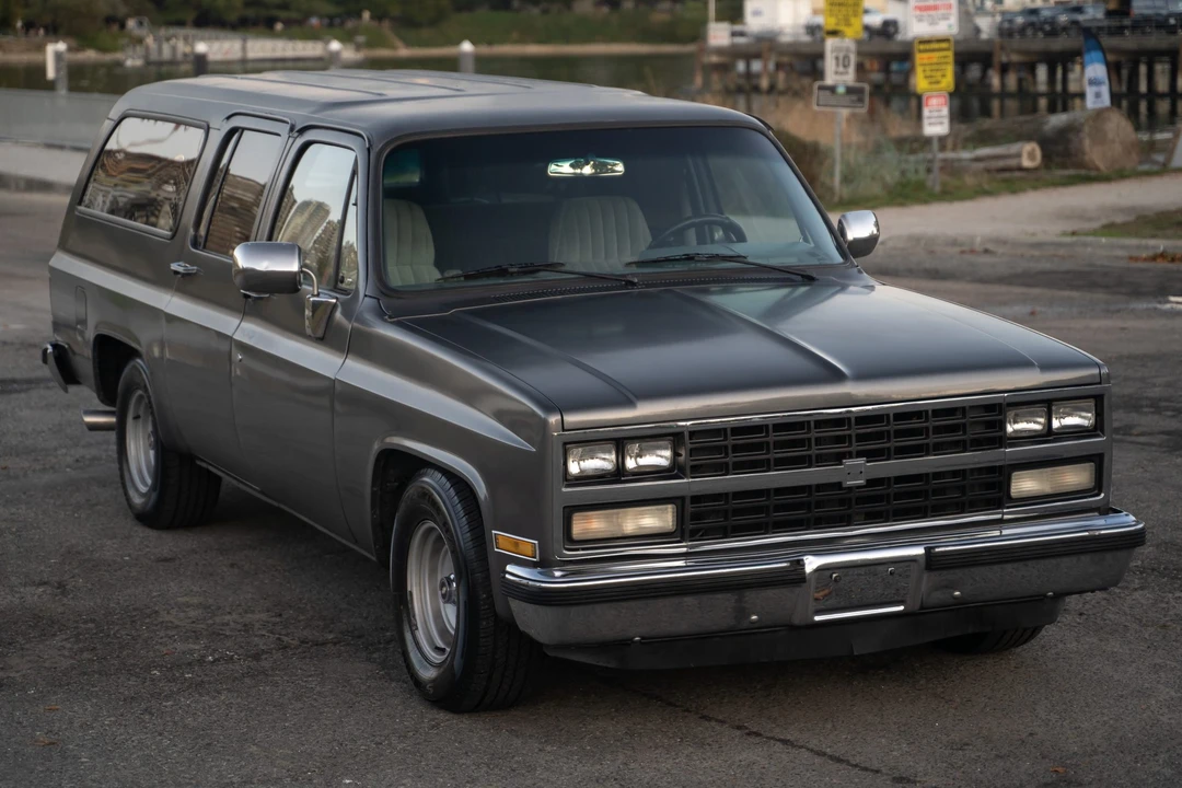 1989 GMC Suburban 7th Gen - Image 25 of 31