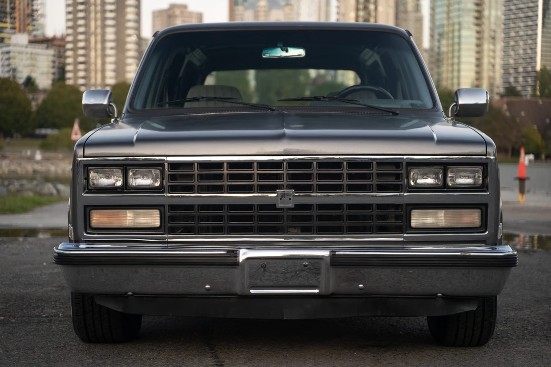 1989 GMC Suburban 7th Gen - Image 29 of 31