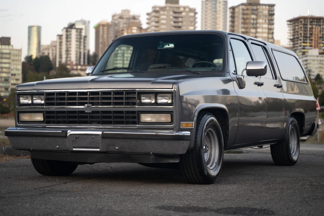 1989 GMC Suburban 7th Gen - Image 6 of 31