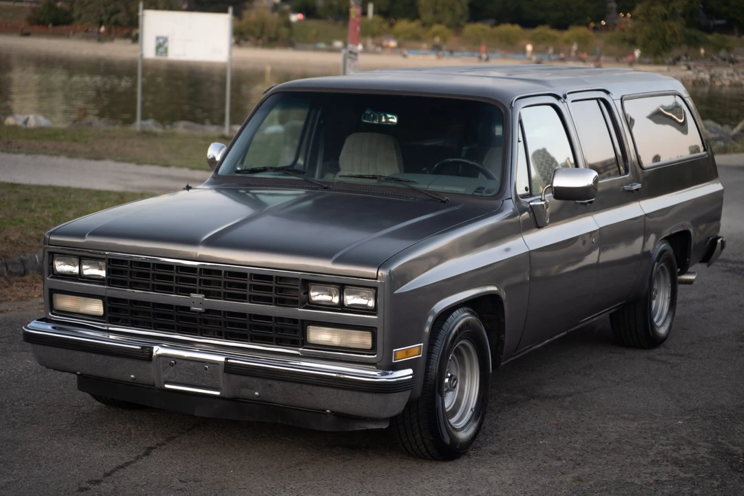 1989 GMC Suburban 7th Gen - Image 7 of 31