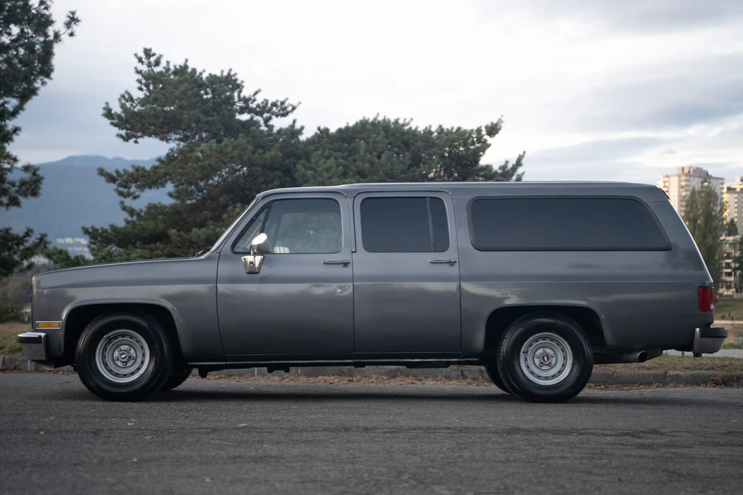 1989 GMC Suburban 7th Gen - Image 8 of 31