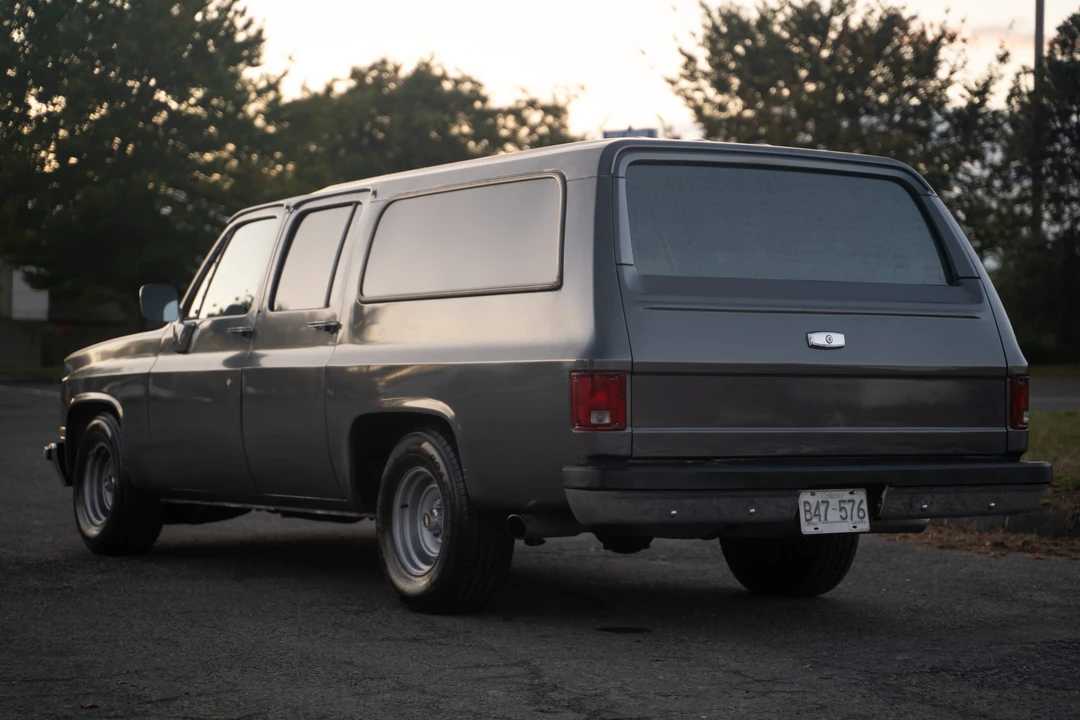 1989 GMC Suburban 7th Gen - Image 9 of 31
