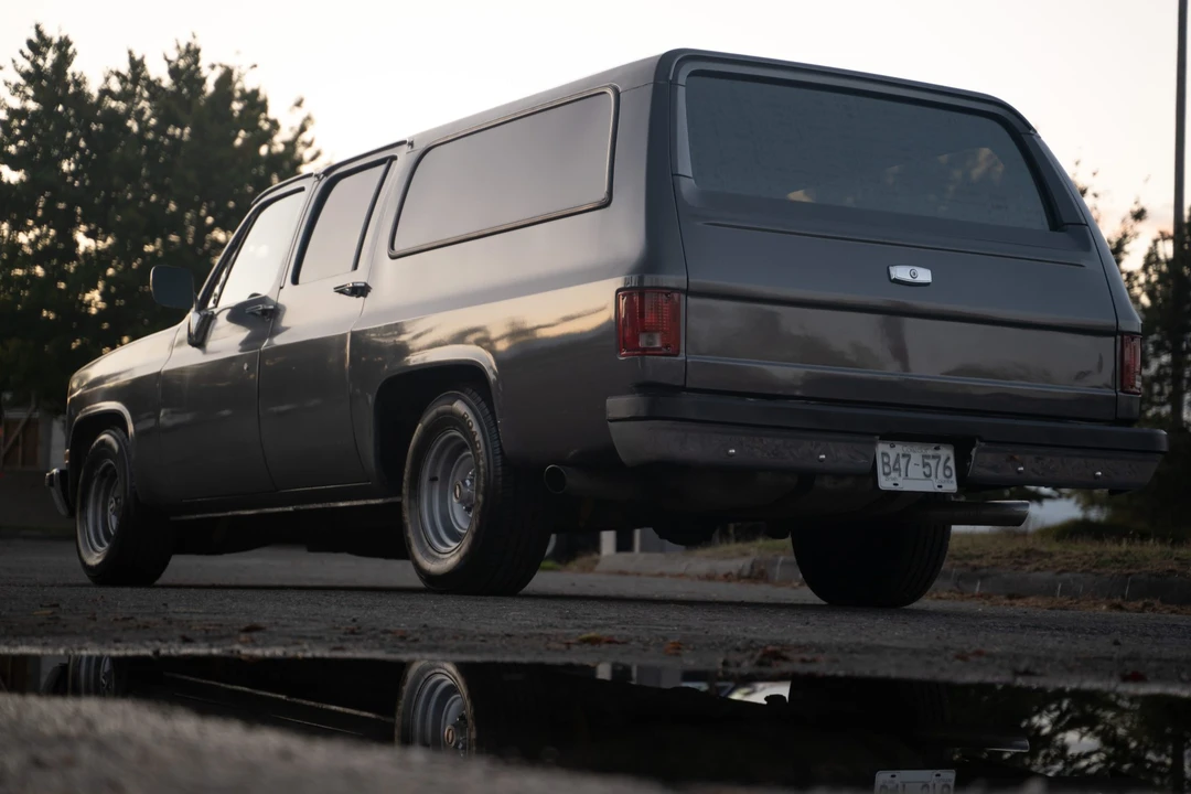 1989 GMC Suburban 7th Gen - Image 11 of 31
