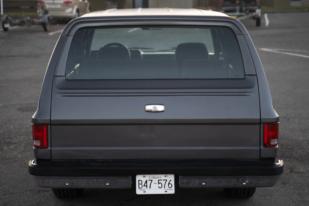 1989 GMC Suburban 7th Gen - Image 12 of 31