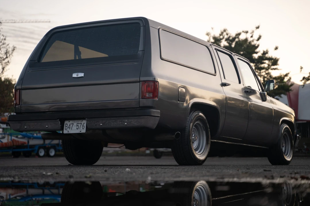 1989 GMC Suburban 7th Gen - Image 17 of 31
