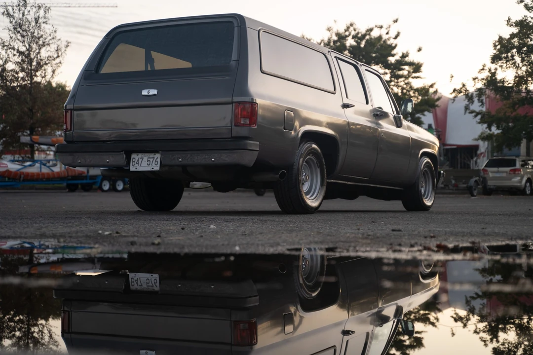 1989 GMC Suburban 7th Gen - Image 16 of 31