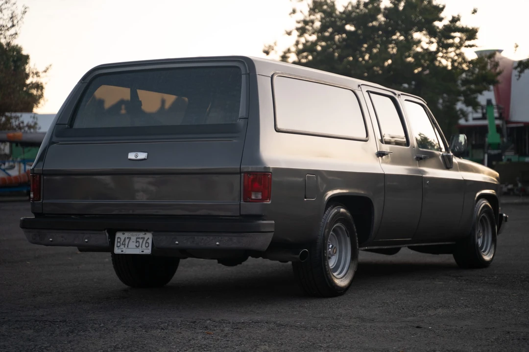 1989 GMC Suburban 7th Gen - Image 18 of 31