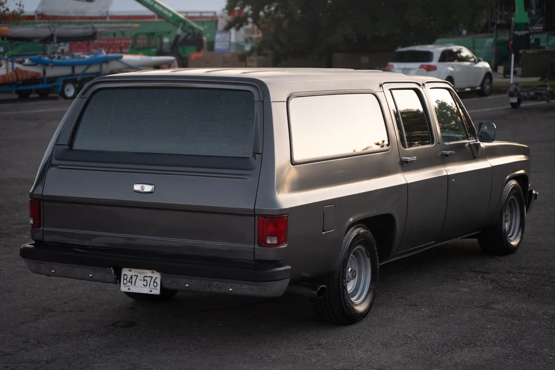 1989 GMC Suburban 7th Gen - Image 19 of 31