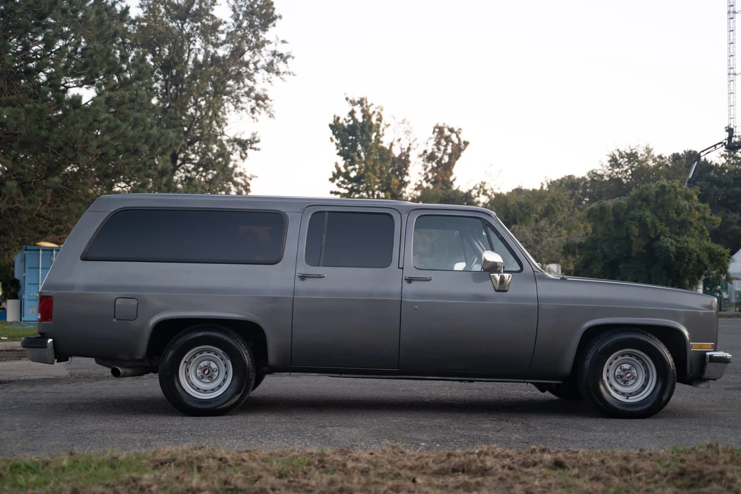 1989 GMC Suburban 7th Gen - Image 23 of 31