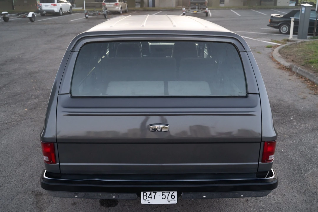 1989 GMC Suburban 7th Gen - Image 15 of 31