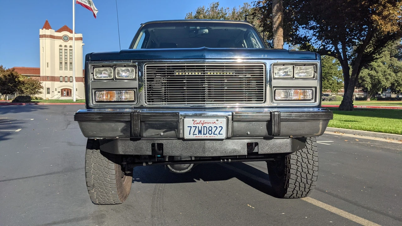 1991 GMC Suburban 7th Gen - Image 6 of 31