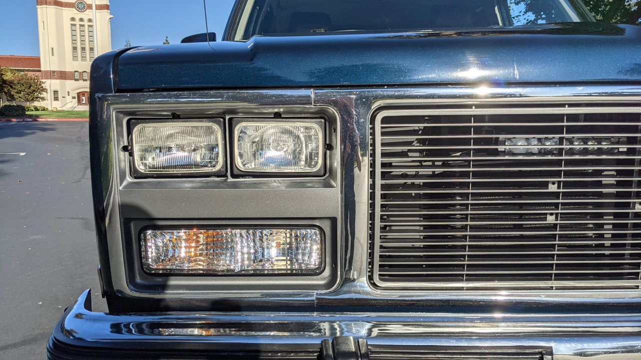 1991 GMC Suburban 7th Gen - Image 29 of 31