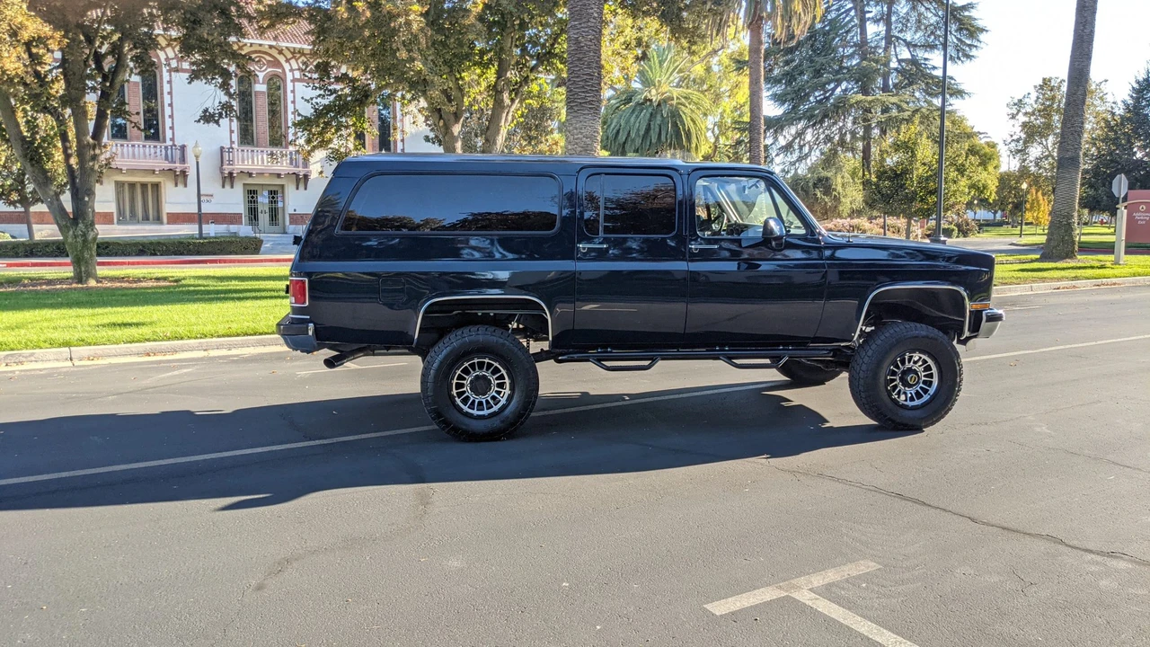 1991 GMC Suburban 7th Gen - Image 25 of 31