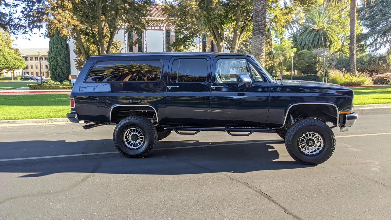 1991 GMC Suburban 7th Gen - Image 24 of 31