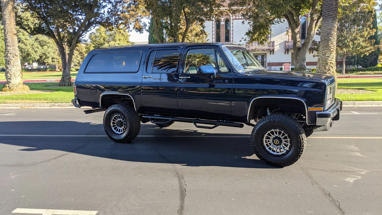 1991 GMC Suburban 7th Gen - Image 23 of 31