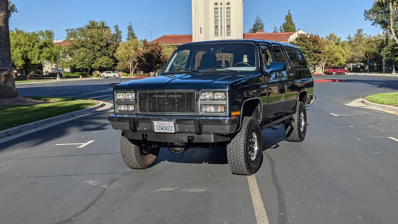 1991 GMC Suburban 7th Gen - Image 8 of 31