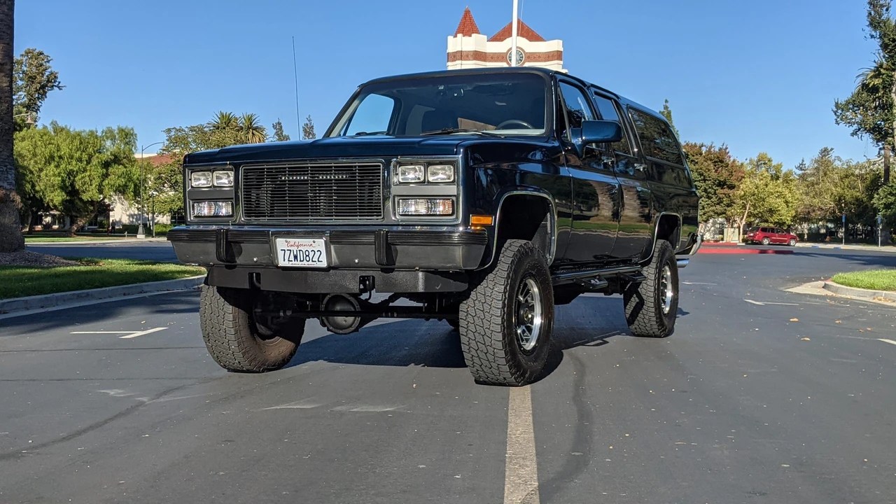 1991 GMC Suburban 7th Gen - Image 7 of 31