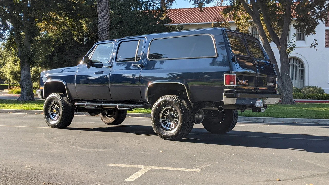 1991 GMC Suburban 7th Gen - Image 14 of 31