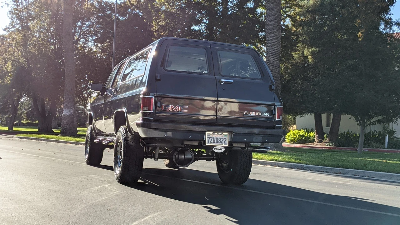 1991 GMC Suburban 7th Gen - Image 16 of 31