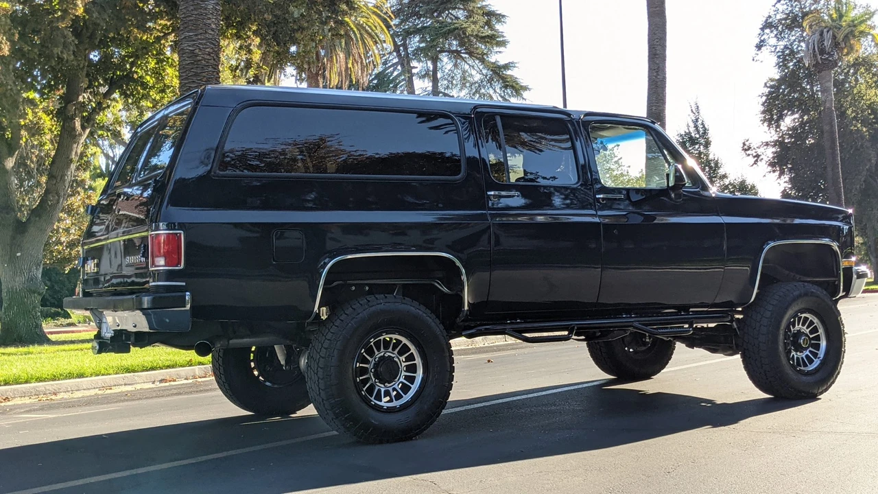1991 GMC Suburban 7th Gen - Image 19 of 31