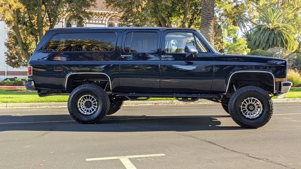 1991 GMC Suburban 7th Gen - Image 20 of 31
