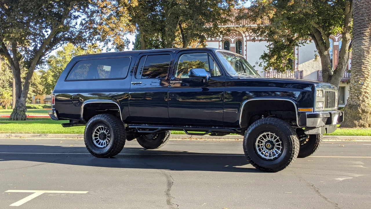 1991 GMC Suburban 7th Gen - Image 22 of 31