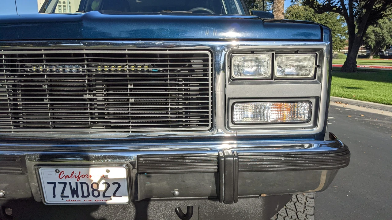1991 GMC Suburban 7th Gen - Image 28 of 31