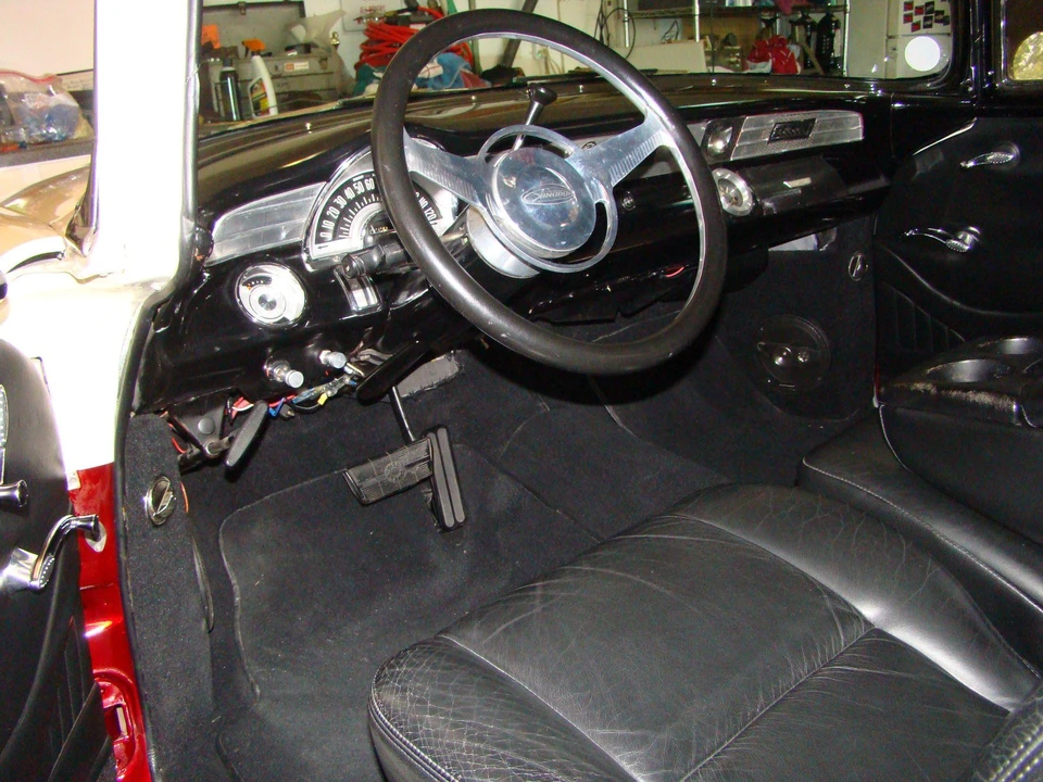 1956 Pontiac Chieftain - Image 10 of 31