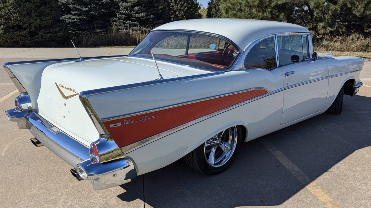 1957 Chevrolet Tri-Five Bel Air 2-Door Hardtop & Coupe - Image 11 of 31