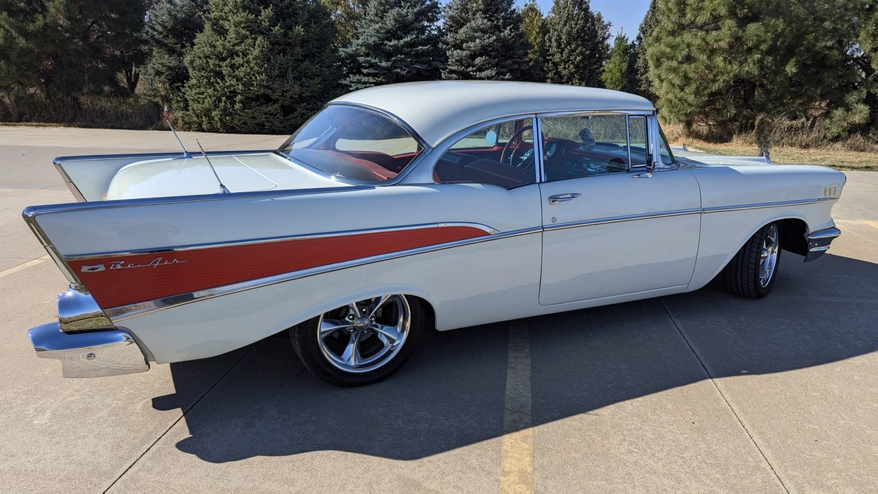 1957 Chevrolet Tri-Five Bel Air 2-Door Hardtop & Coupe - Image 10 of 31