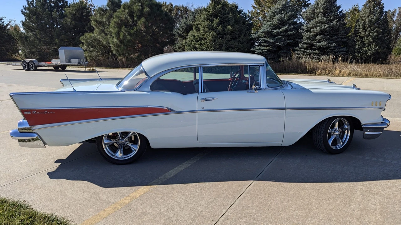 1957 Chevrolet Tri-Five Bel Air 2-Door Hardtop & Coupe - Image 9 of 31