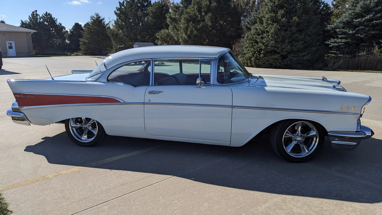 1957 Chevrolet Tri-Five Bel Air 2-Door Hardtop & Coupe - Image 8 of 31