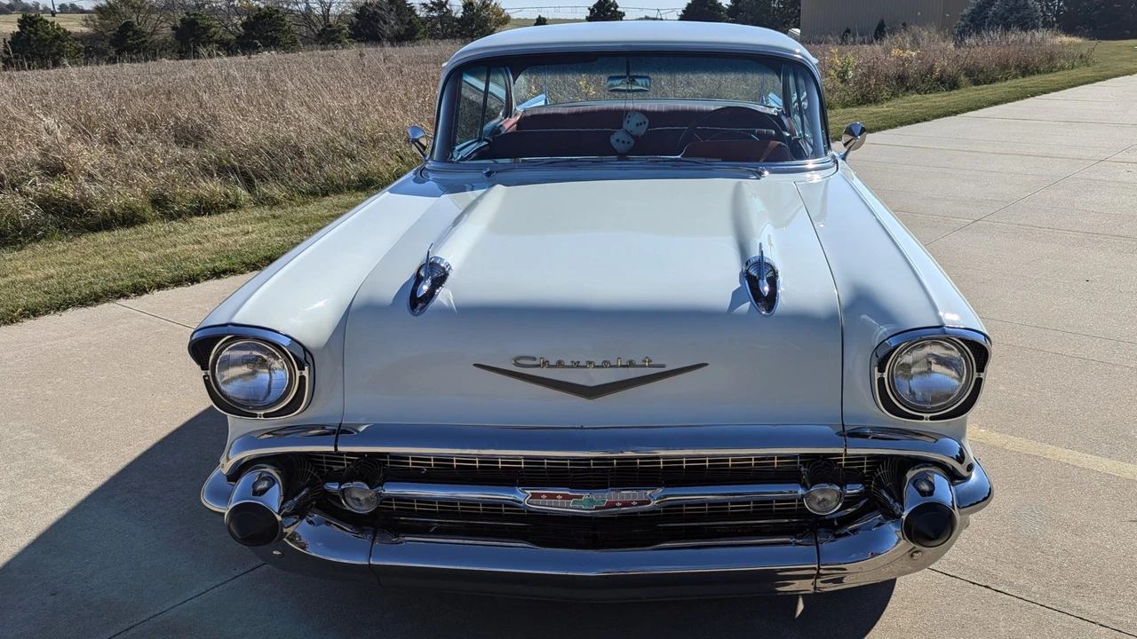 1957 Chevrolet Tri-Five Bel Air 2-Door Hardtop & Coupe - Image 4 of 31