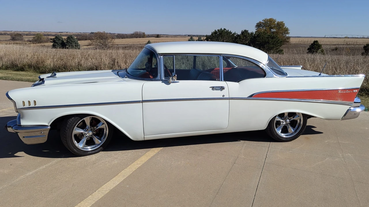 1957 Chevrolet Tri-Five Bel Air 2-Door Hardtop & Coupe - Image 19 of 31