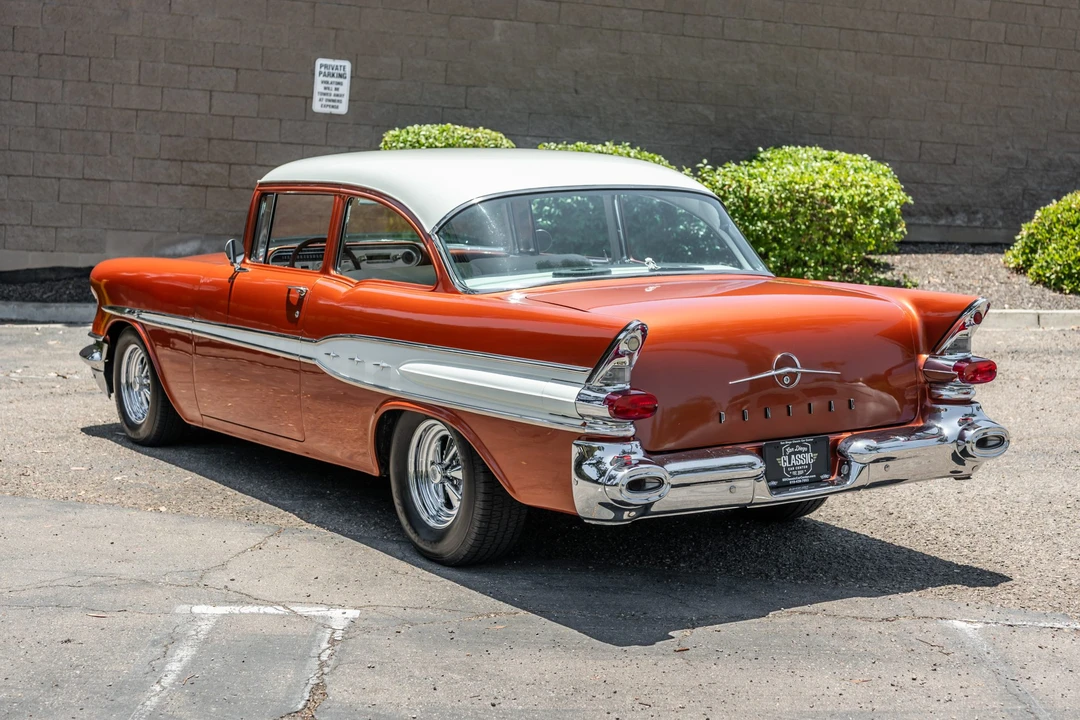 1957 Pontiac Chieftain - Image 10 of 31