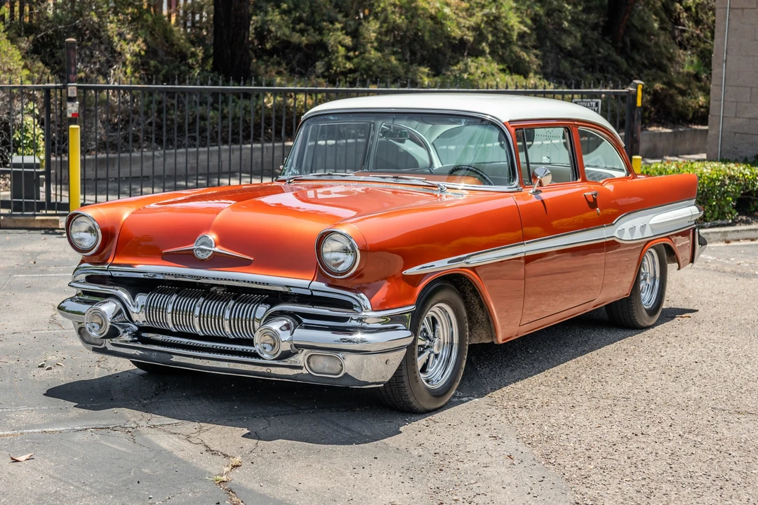 1957 Pontiac Chieftain - Image 2 of 31