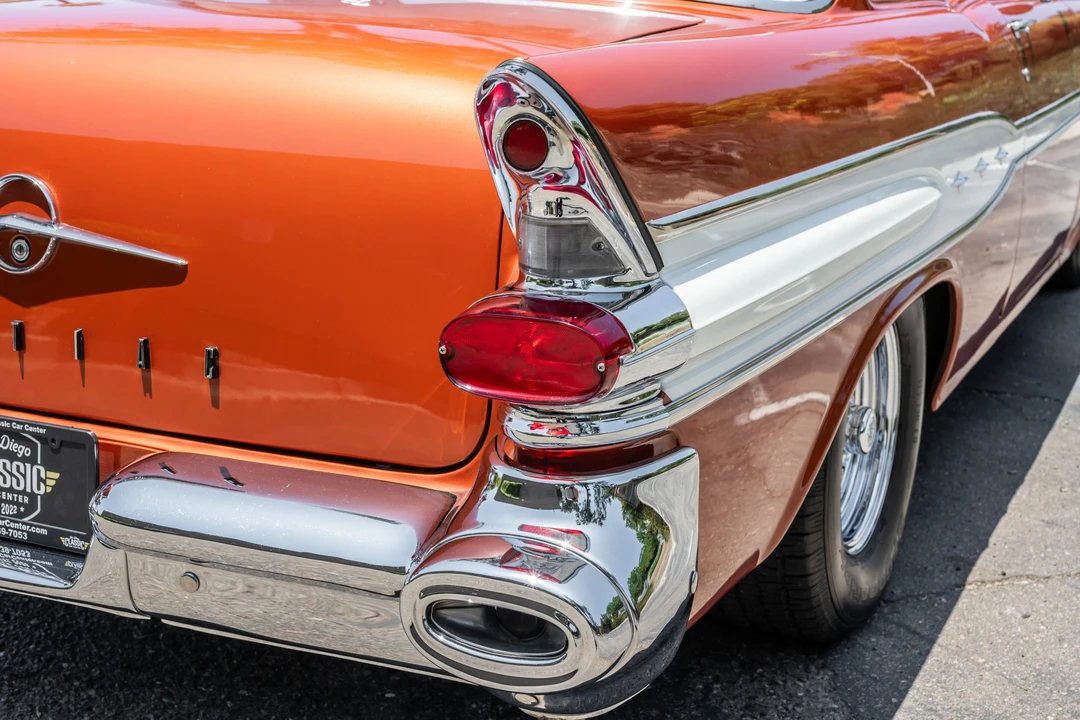 1957 Pontiac Chieftain - Image 19 of 31