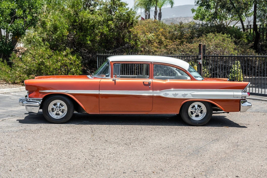 1957 Pontiac Chieftain - Image 11 of 31