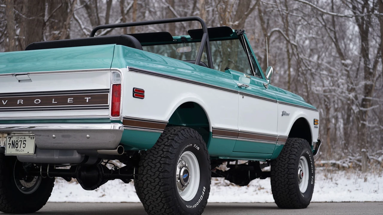 1969 Chevrolet K5 Blazer 1st Gen - Image 20 of 31